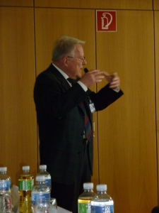 Prof.Dr. G. Päzold bei seinem Vortrag